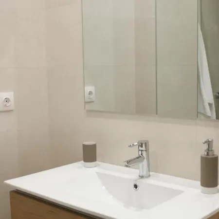 La Rua 25 * 카스트로우르디알레스